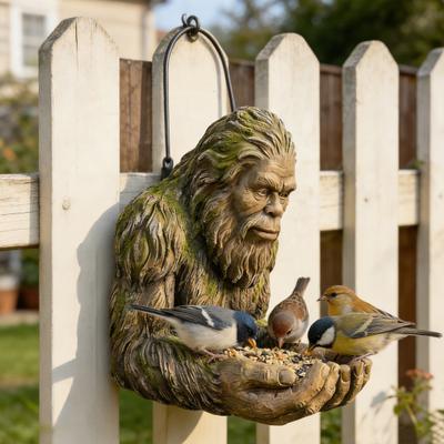 2 Peças Alimentador de Pássaros Sasquatch Decorativo para Exterior Resina Escultura Sasquatch Bandeja para Sementes de Pássaros para Árvore Quintal Decoração de Arte de Jardim Presente para Amantes da Natureza