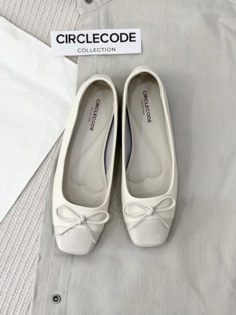 Flat bottom not tired feet casual shallow mouth single shoes women's 2025 new popular summer women's models light and non-slip one pedal