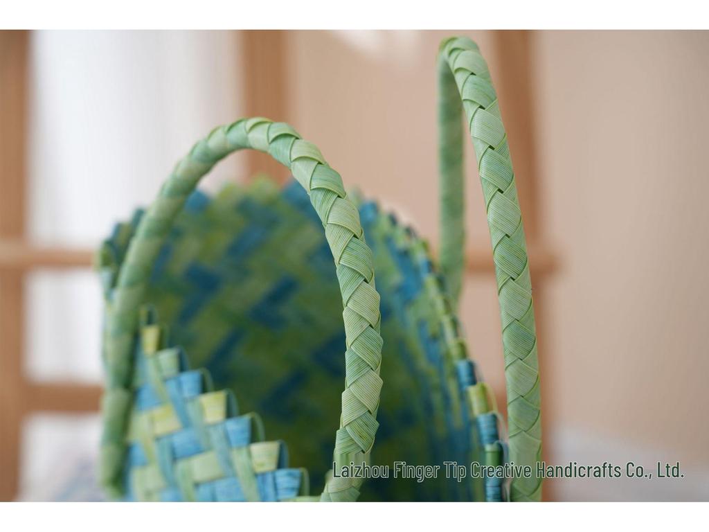 Handmade Dachshund Cartoon Rattan Tote: Woven Vegetable Basket for Work & Commute