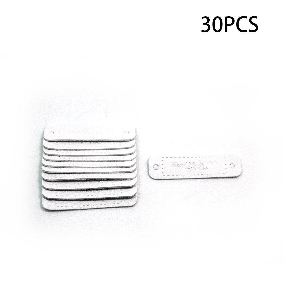 30 sztuk PU skórzane tagi DIY ręcznie robione litery wzór z sercem miłosnym przyszyć etykiety zdobienie akcesoria dziewiarskie rzemiosło