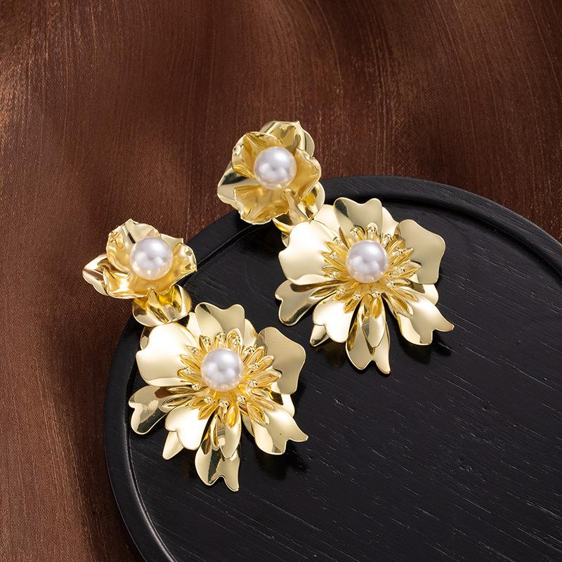 925 Silver Needle Retro Gold Pearl Flower Earrings Women'S High Sense Personality Earrings Exaggerated Fashion Stud Earrings Earrings