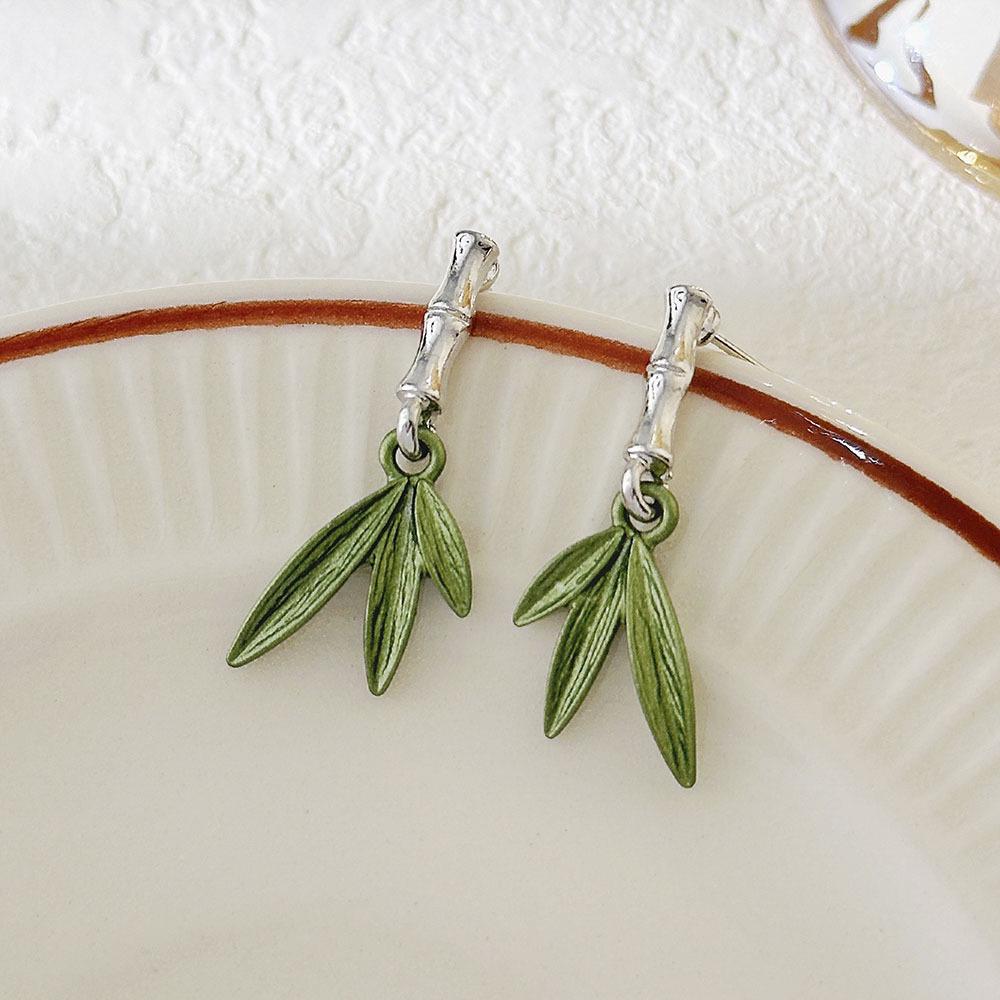 High-Grade Green Floral Pearl Earrings - Silver Needle Lily of the Valley and Tulip Design