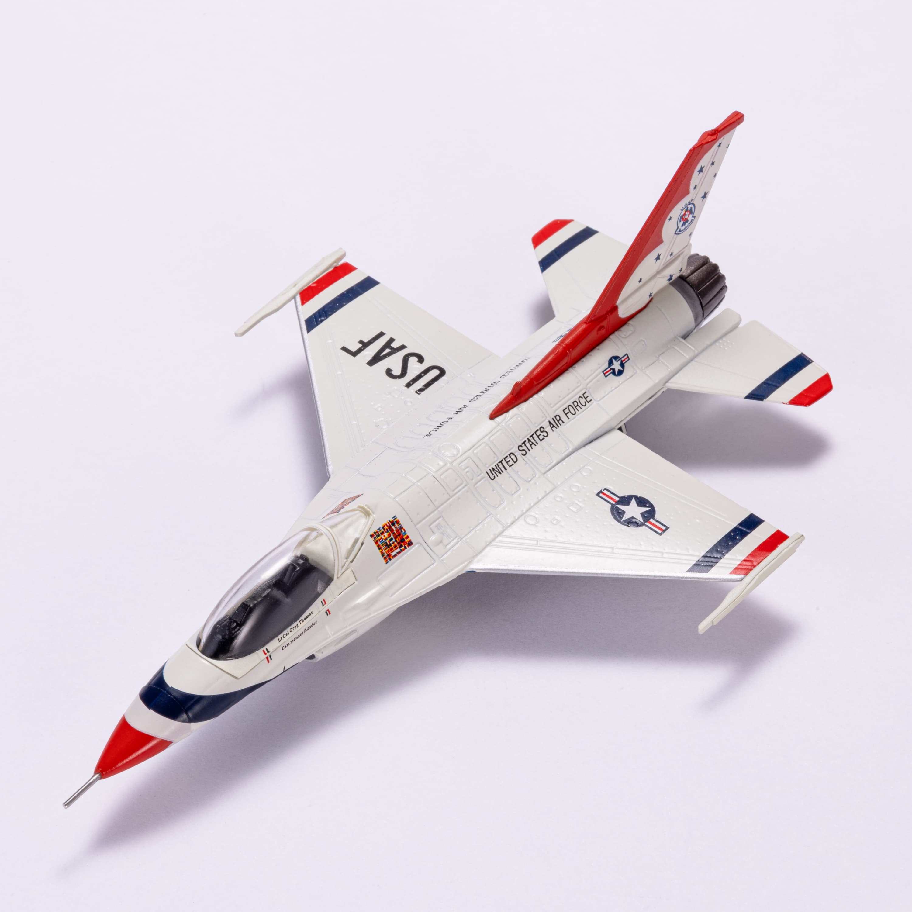 

F16 1/100 Scale Metal Model airplane (including base) Scale model Home placement, collection and decoration Creative gift