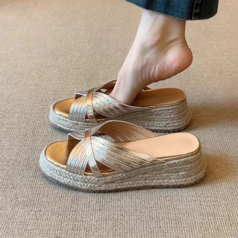 

Straw thick-bottomed wedge slippers women s one-character slippers summer new round-headed open-toed mid-heeled cool slippers 35 золотой