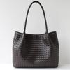 Handgewebte Leder-Tragetasche Damen Mittlere Größe Crossbody oder Unterarm-Stil Weiches Echtes Rindsleder Minimalistisches Schickes Design