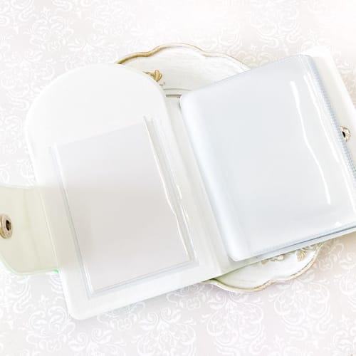 Cream Soda Collectible Book, Korean Collectible Book with 32 K-Pop Trading Cards and Photo Card Holder, Green, Perfect for Otaku, Anime Fans, and Anim