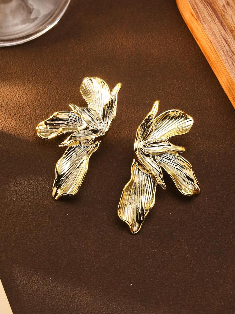Retro 3D Big Flower Leaf Earrings: High-End Luxury Studs with Exaggerated Style and Fashionable Personality