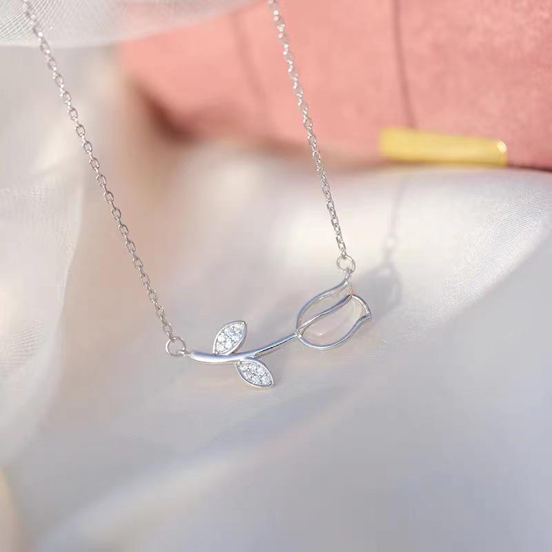 Chalcedony Tulip Necklace: Elegant Clavicle Chain for Valentine's, Christmas, or Birthday Gift