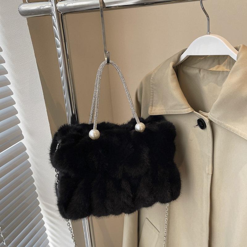 

Plush bag women s large-capacity new autumn and winter versatile chain messenger bag pleated plush bag чёрный