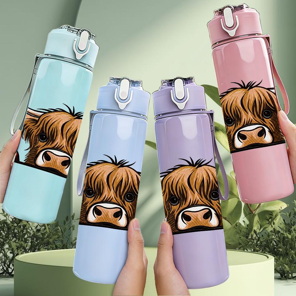 1PC Highland Cow Horned Animal Pattern 750ml Color Plastic Sports Water Bottle Leakproof Flip Straw Lid Suitable for Sports Office Home Use