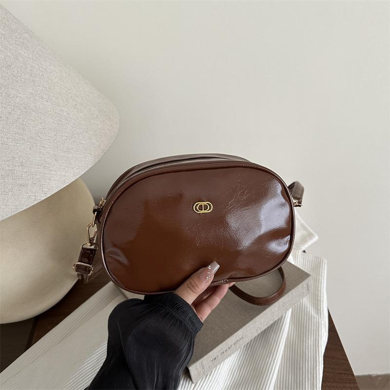 

2025 new trendy retro bag women s bag casual versatile shoulder messenger bag light mobile phone bag small bag