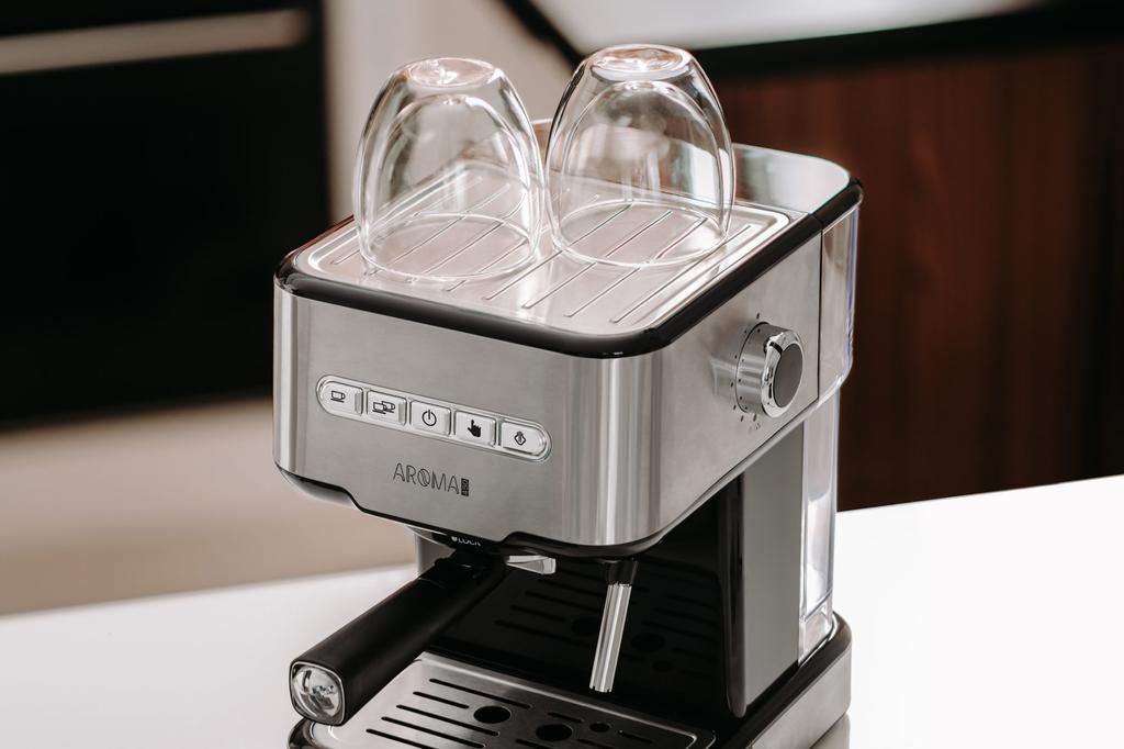 TEESA pressure coffee machine with a 15 bar frother