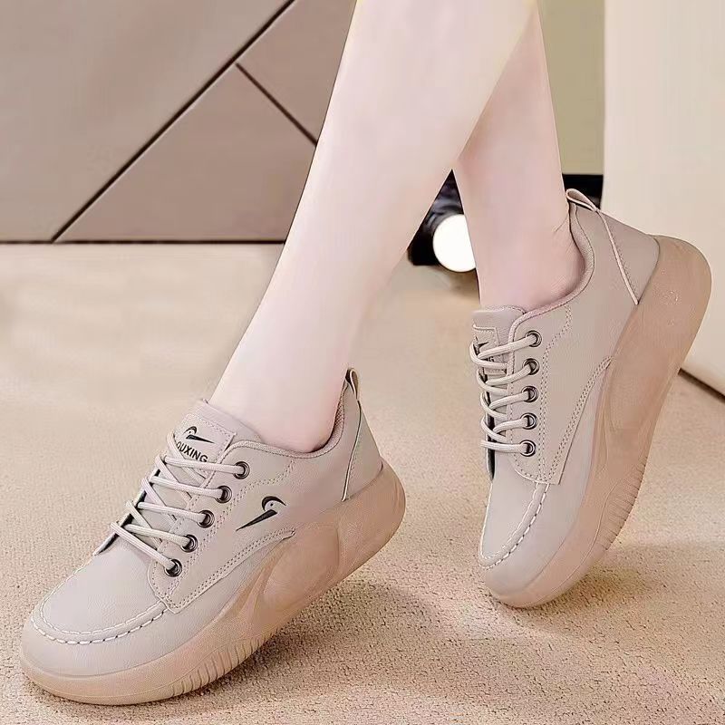 Platform dad shoes autumn and winter new leather waterproof lightweight soft sole non-slip casual sports shoes