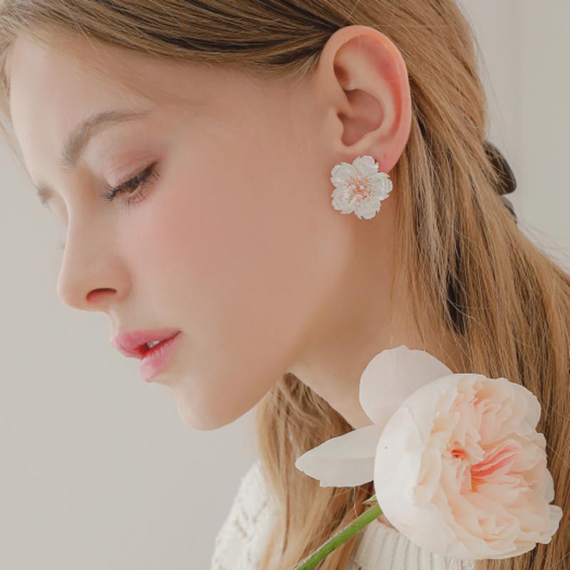 J.Lauren Big mother-of-pearl flower re gold cubic earring M03769