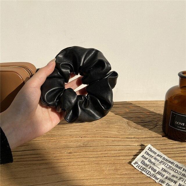 17KM Modische Haargummis aus Leder, einfarbig, rote Gummibänder für Frauen und Mädchen, koreanische elastische Haarbänder, Pferdeschwanz-Halt, Haar-Accessoires