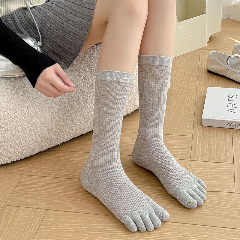 Women Five Finger Long Tube Socks Simple Solid Color Soft Casual Breathable Toe Separated Cotton Socks 5 Toes Socks with Toes