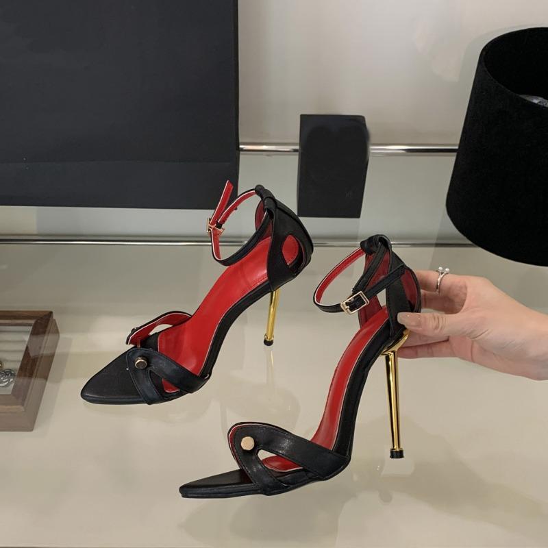 

Модные сексуальные сандалии с открытым носком, ремешком на пряжке и тонким высоким каблуком для женщин, лето 2025, новые, с заклепками и перфорацией, туфли-стриптизерши на шпильке для вечеринок и платьев 37 чёрный