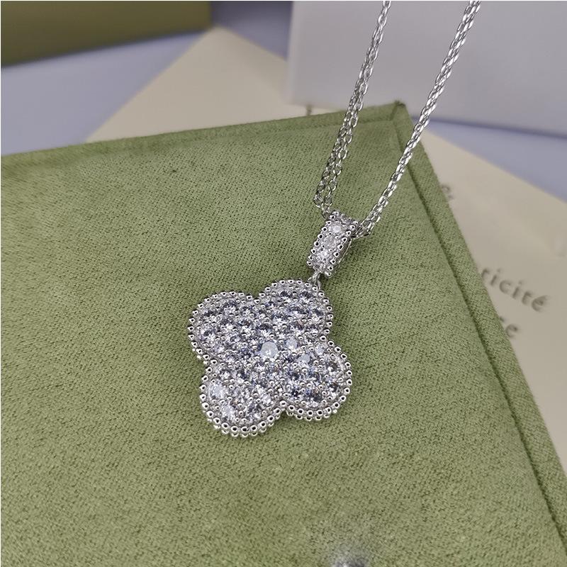 

Изящный четырехлистный клевер 25 мм Складной Носимый Двойная цепь Два способа ношения Цепочка для свитера Женская Легкая Роскошь Ins Ожерелье Gold plated 18K серебряный