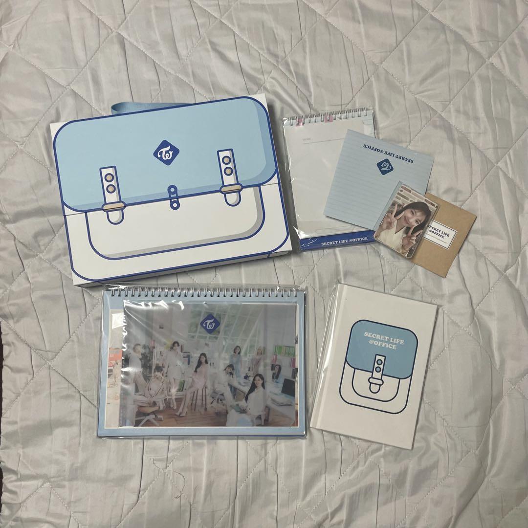 

[USED] TWICE Season s Greetings 2023 Japanese Edition