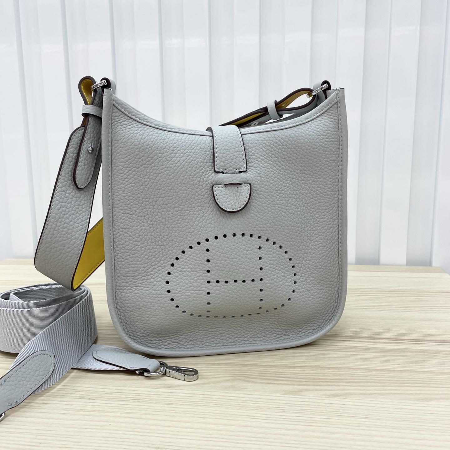 

Сумка Aiden из коровьей кожи высшего слоя, новый стиль 2025, мини-сумка-тоут из натуральной кожи, с полым узором и H-образной пряжкой, сумка на одно плечо 22x9x21 верблюд