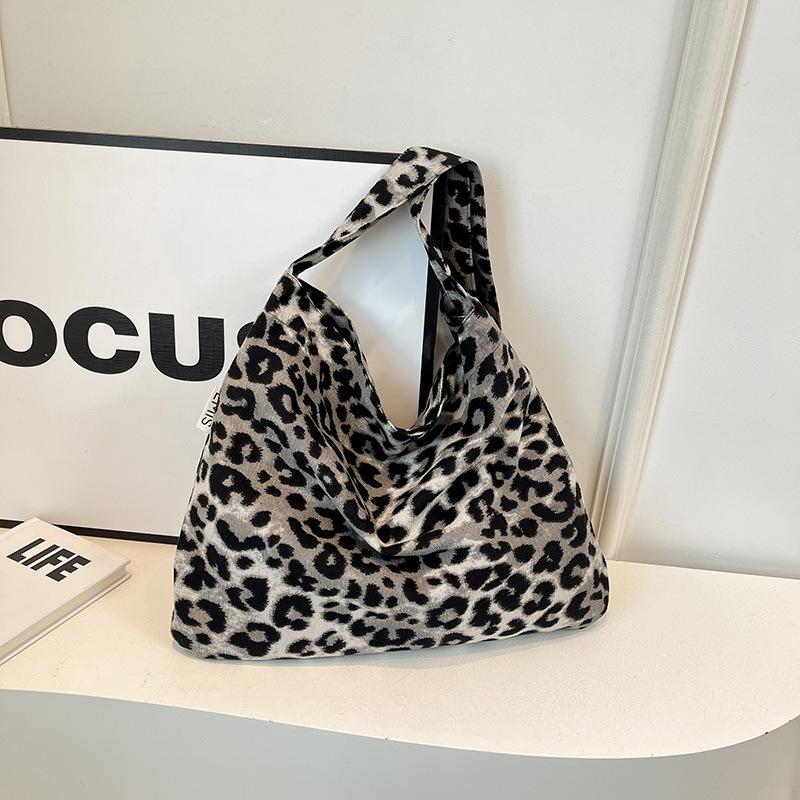 

Холщовая сумка-мешок с леопардовым принтом для поездок на работу, женская, 2025, повседневная, модная, портативная, большой вместимости, на плечо, сумка для мамы, кроссбоди чёрный