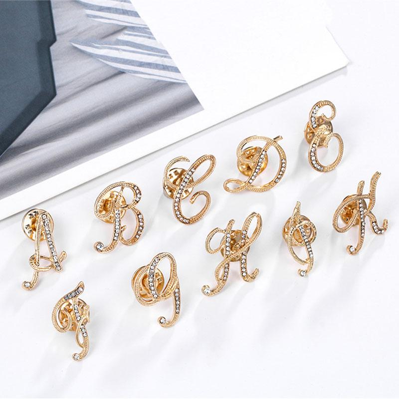 

Артефакт Анти-экспозиция Аксессуары для одежды Письмо Брошь Английский воротник Pinc Женская маленькая титановая булавка