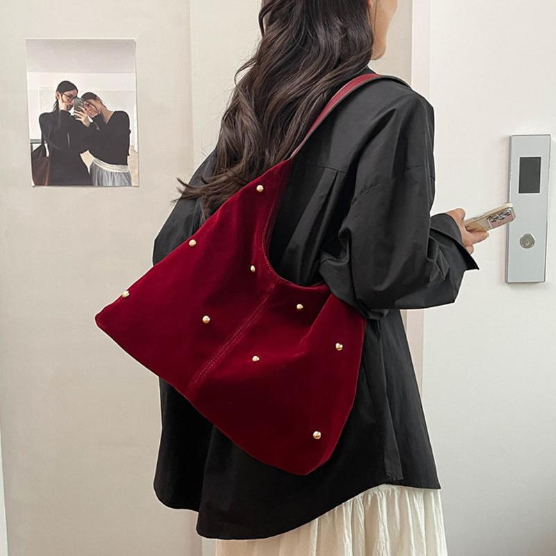 Fashion Rivet Shoulder Bag For Women Large Capacity Casual Handbags Simple Commuter Tote Bag Retro Suede Leather Underarm Bag AVE