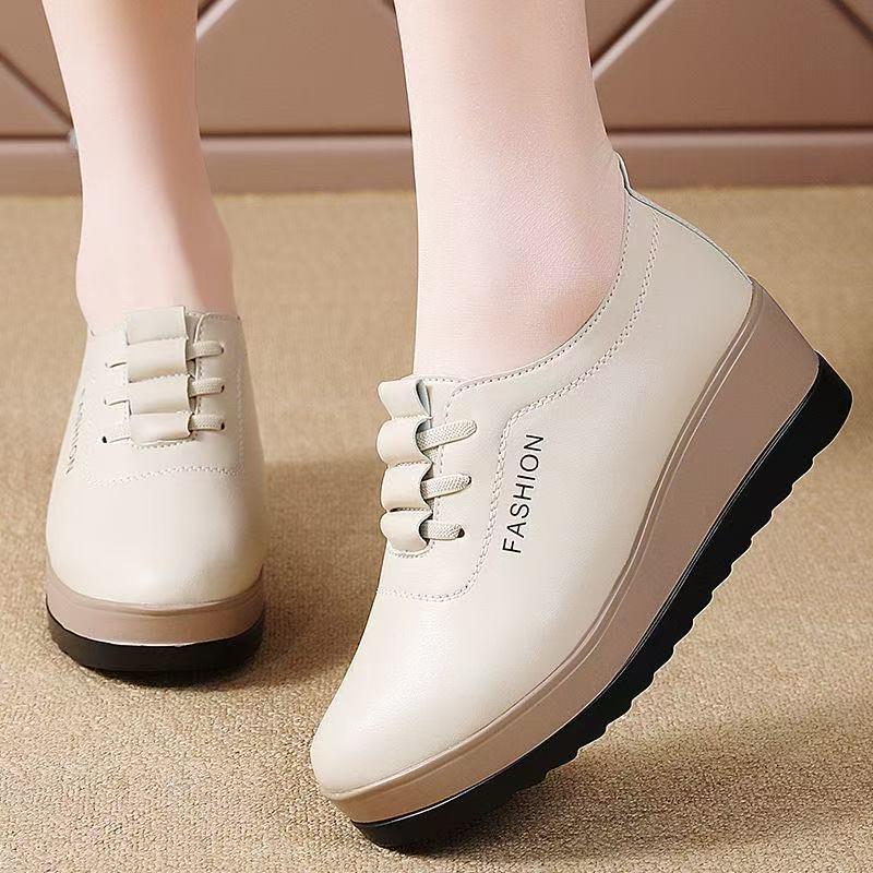 Women's Thick-Soled Leather Platform Shoes: Versatile, Slimming, Lightweight, Soft-Soled, Height-Boosting for Autumn/Winter 2025