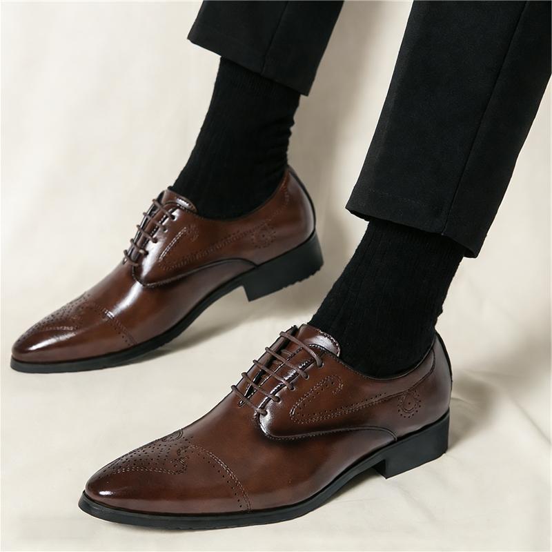 Fashion Designer New Men's Brown Black Lace Up Brogues Oxford Shoes Formal Wedding Dress Homecoming Sapatos Tenis Masculino