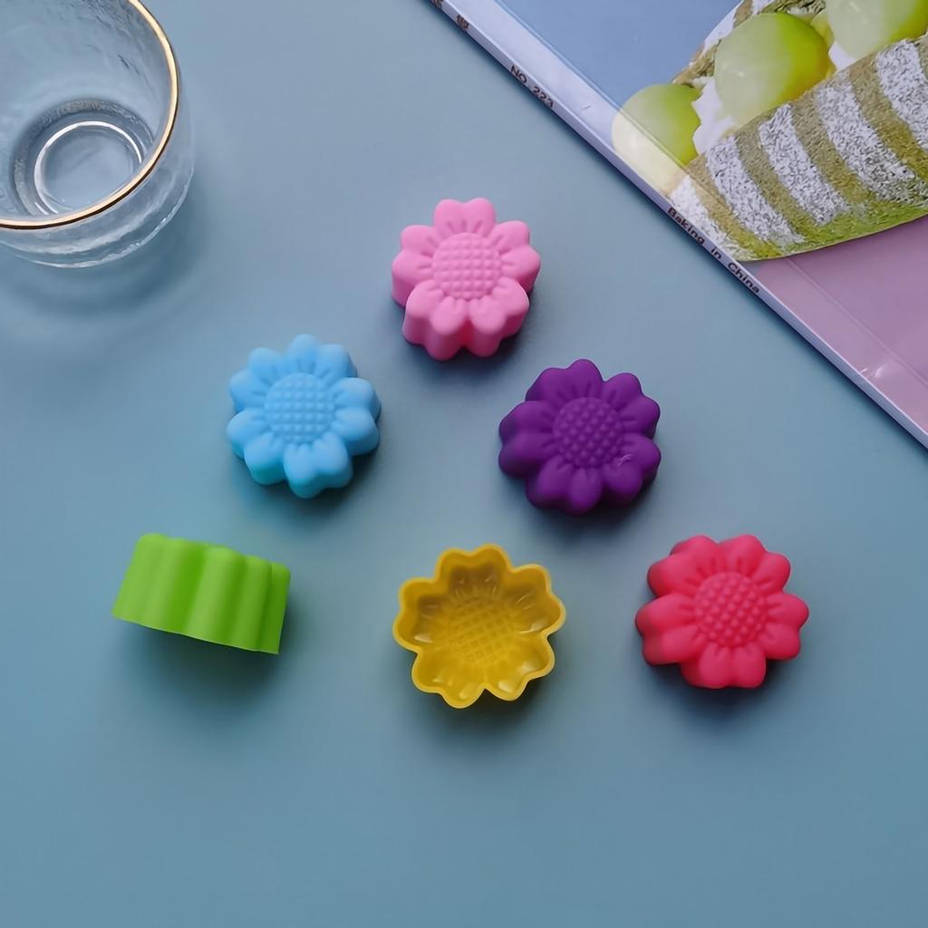 12Pcs Chocolate Molds Daisy Shaped Reusable Silicone Baking Molds for Home Kitchen Bakery