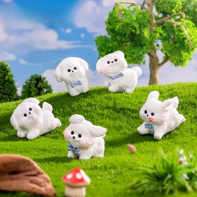 Mikropeizažas Mielas Bėgiojantis Mažas Baltas Šuo Dekoratyviniai Aksesuarai Mini Automobilis Stalo Papuošalai