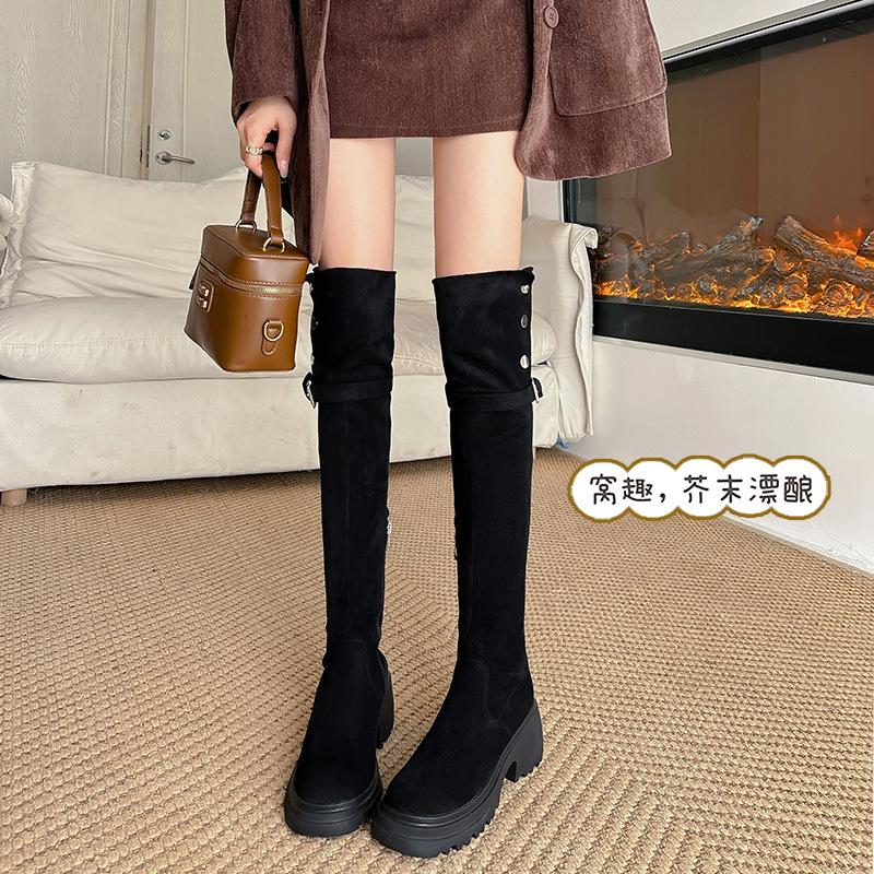 Grape Mom Has the Same Two-wear Knee Knight Boots, Thick-soled Velvet Thick-heeled Boots, and Inner Height-increasing Cashmere High Boots.