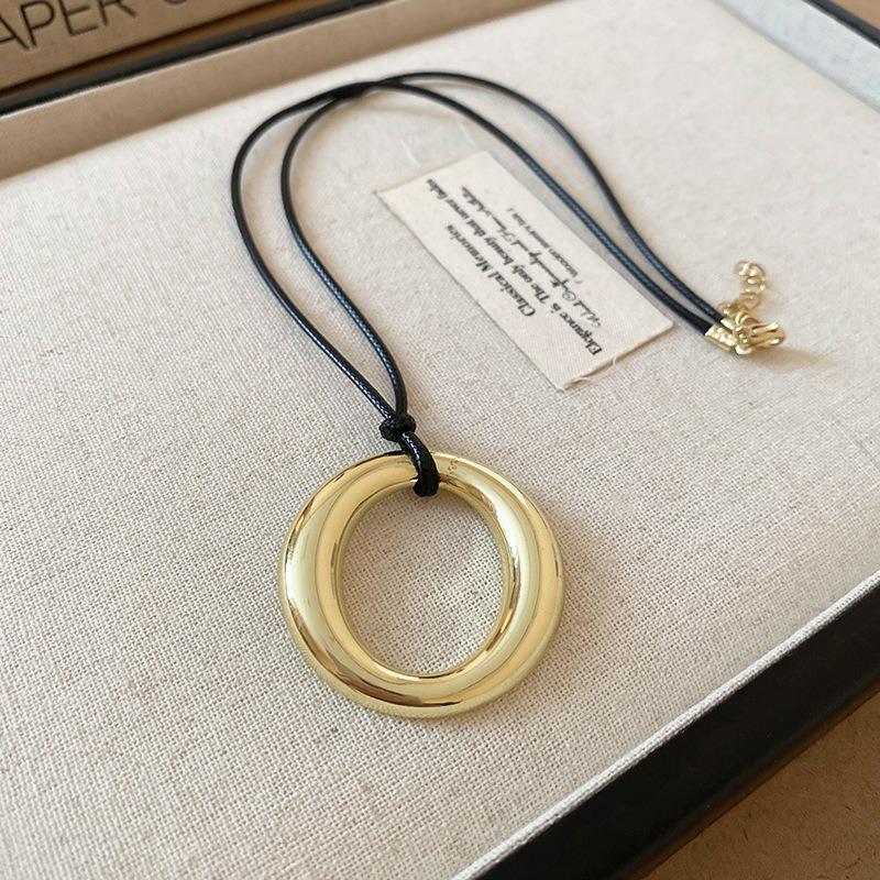 Brushed water drop love pendant, pull-out necklace, simple and high-end sweater chain, niche cold wind necklace jewelry