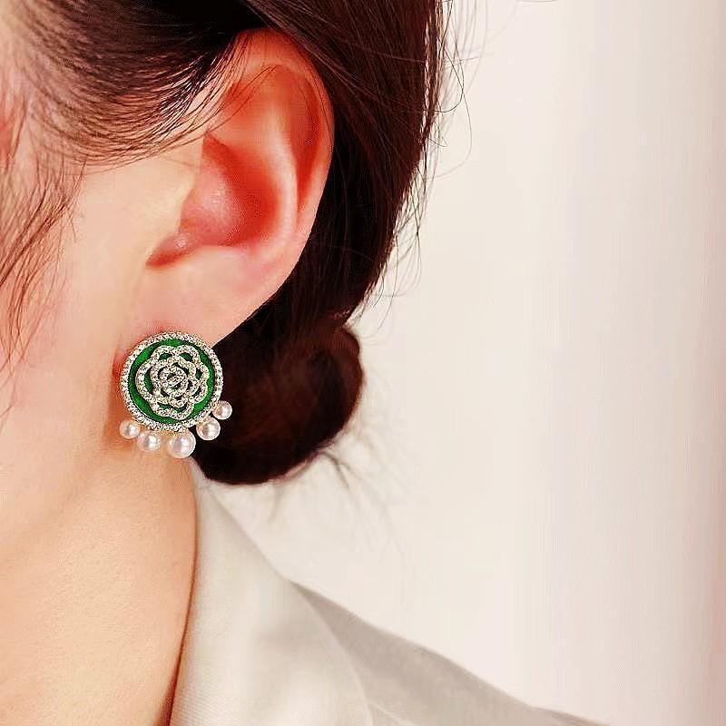 Summer Green Flower Fashionable and Elegant Earrings Temperament Versatile Sweet Stud Earrings Atmospheric Fresh Earrings