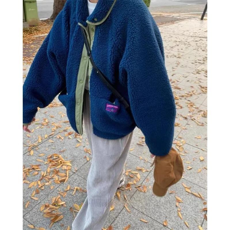 Apģērbs sievietēm ar garām piedurknēm jēra