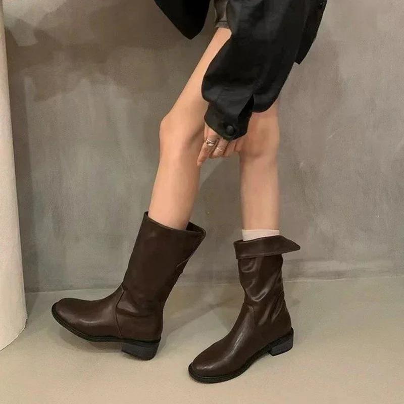 Круглый носок на низком каблуке — фото 9