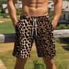 Pantaloncini da uomo con coulisse e vita elasticizzata, marrone, beige, nero, con stampa maculata leopardata su tutta la superficie