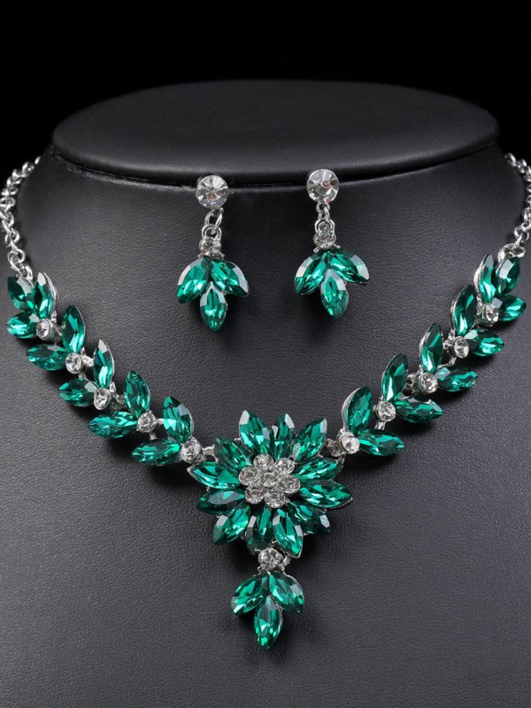 3pcs Fashionable Women's Zircon Set with Crystal Contrasting Flower Necklace Earrings and Evening Dress Accessories
