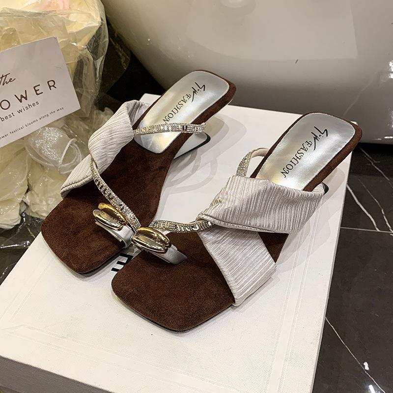 Fashion Hot Selling Fashion Open Toed High-heeled Sandals for Women 2025 Summer  Rhinestone Design Square Head Slippers Beach Cool Pumps