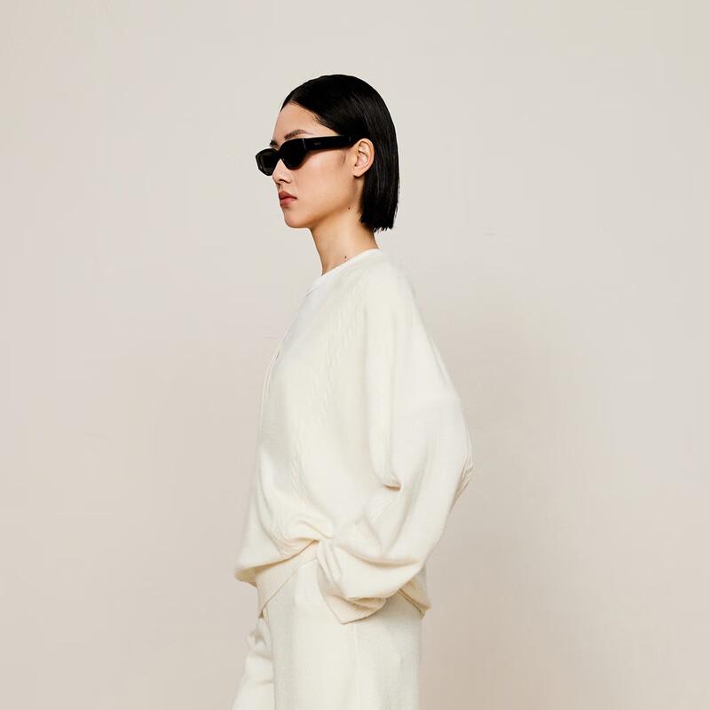 Less Women's Lambswool Cashmere Blend V-Neck Pullover Sweater