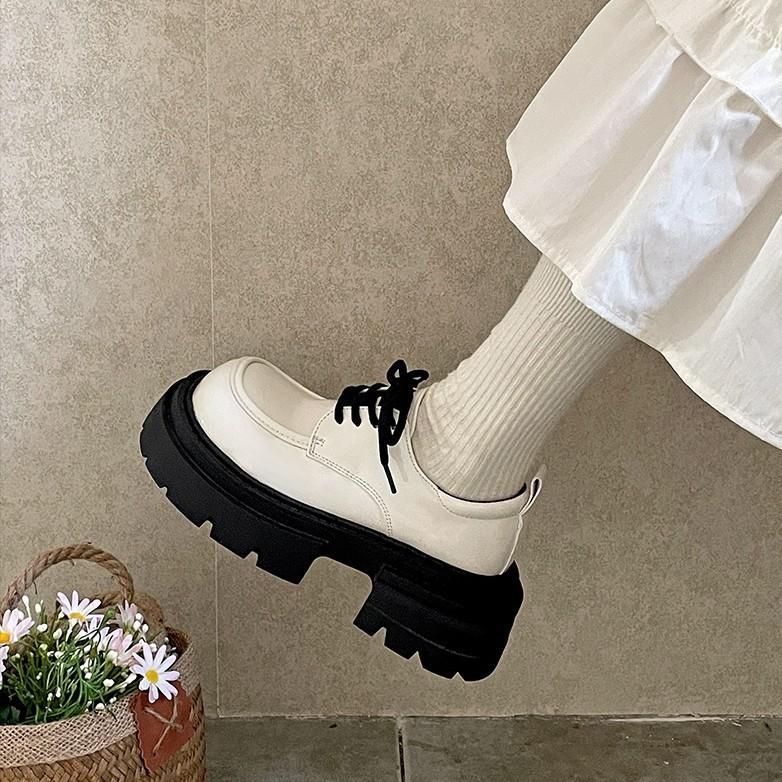 Weiße britische Retro-Plateau-Lederschuhe für Damen, 2025 neu, Frühling und Herbst, französische Mary Jane Love Einzel-Schuhe mit Absatz