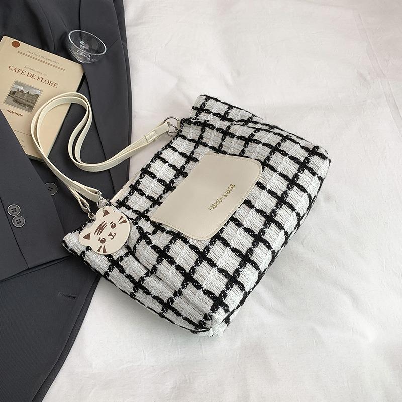 Summer Fashion New Women's Tote Bag Fashion Versatile Trend Student Large Capacity Shoulder Bag