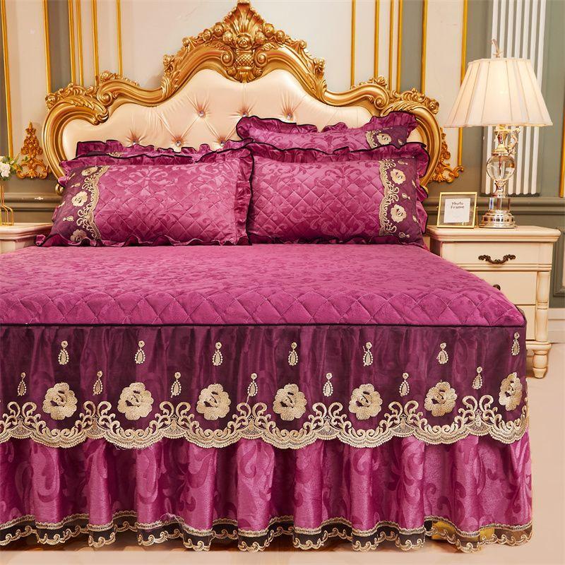 Dreiteiliges Set mit einem gesteppten Bettrock aus Kristallvelours mit abnehmbarem Design, einer dicken und warmen Bettdecke aus Spitze, perfekt für einen Prinzessinnenstil