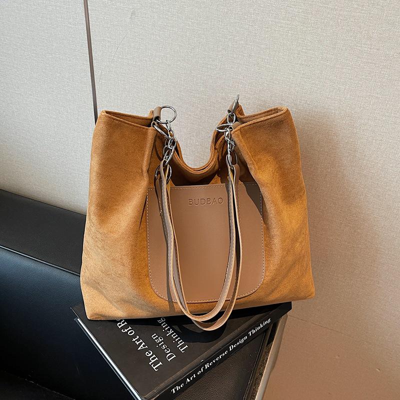 

Универсальная замшевая сумка-тоут для поездок на работу: Оригинальный японский и корейский дизайн для повседневного, студенческого или литературного использования. светло-коричневого