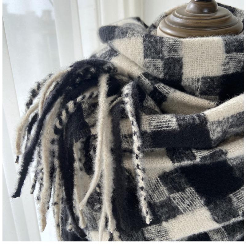 Black and White Plaid Scarf Women's Autumn and Winter New Imitation Cashmere Fringed Scarf Thickened Warm Shawl