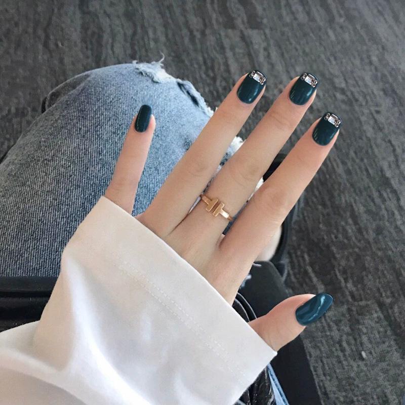 

Rhinestone-Accented Morandi Gray-Blue Short Reusable Nail Tips for Students