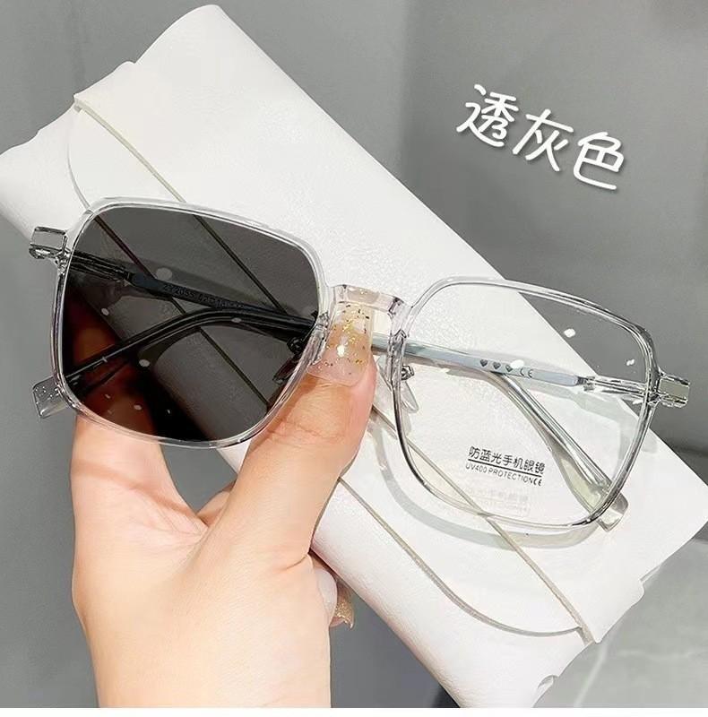 Lichtempfindliche farbwechselnde Myopiebrillen, Herren- und Damen-Großrahmenfassungen, Schlichtes gesichtsveränderndes Grau, Blaulichtfilternde schlankmachende Brillen