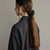 ROH SEOUL Klassisches Scrunchie Grauer Streifen