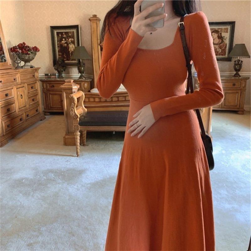 Retro long dress looks thin and tall temperament Muse Fan light and familiar style square neck long sleeve knitted dress women's autumn and winter