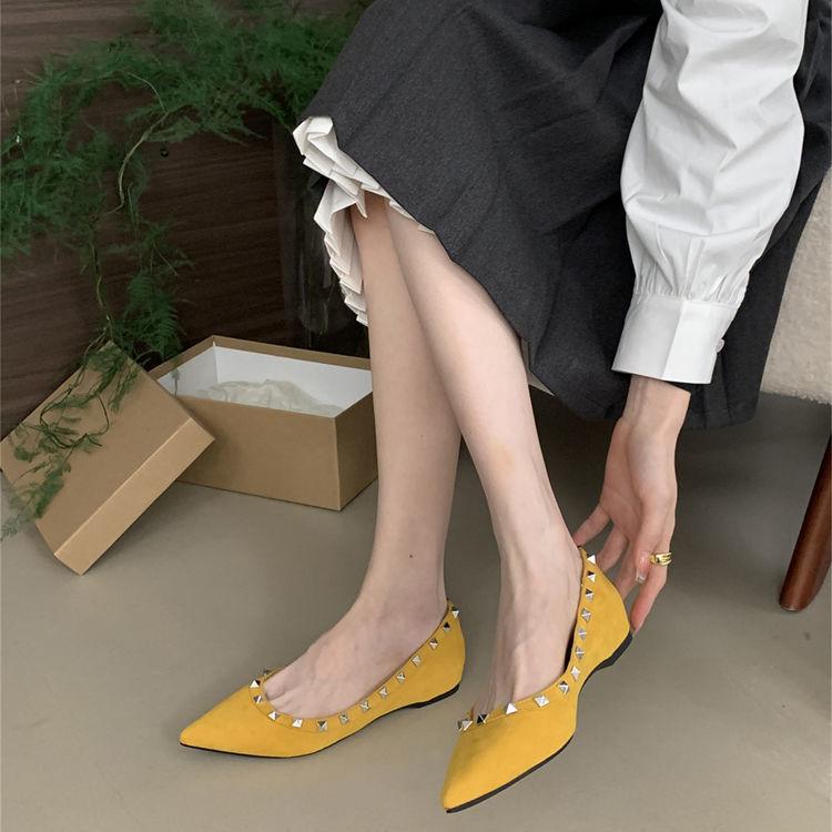 2025 new spring French suede rivet shoes women's versatile small fragrant commuter pointed flat shoes shallow single shoes tide